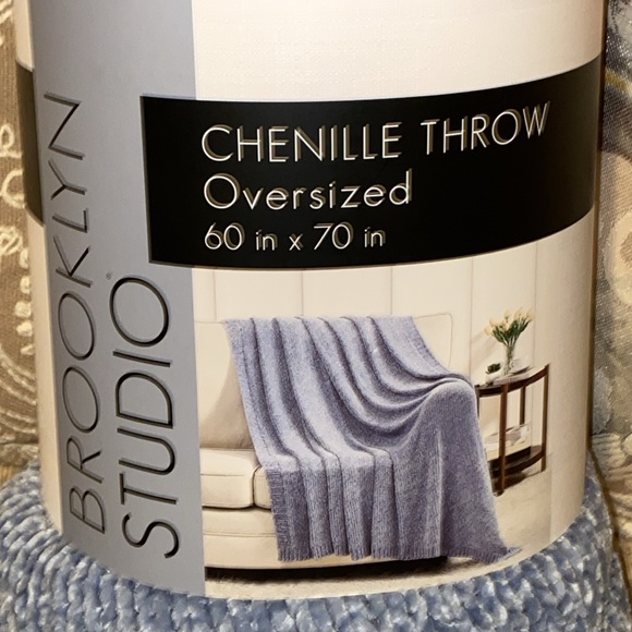 💙🩶💙NWT Brooklyn Studio Chenille Throw Oversized 60 x 70 inches - Picture 3 of 6